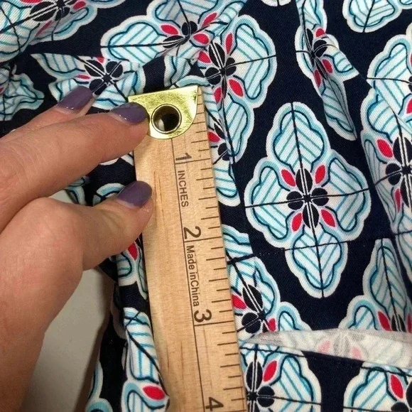 Crown & Ivy Shorts Navy Floral Flat Front Cotton Shorts Women’s Size 12 P - Picture 11 of 11